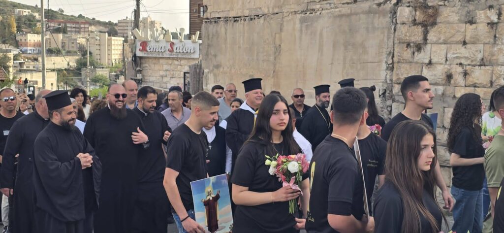 عشر سنين على شرف القداسة