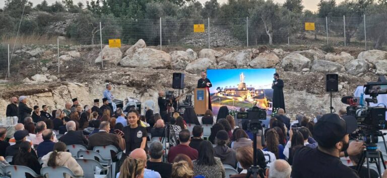 بالفيديو.. مقتطفات من أمسية وضع حجر الأساس لمركز القديسة مريم ليسوع المصلوب بواردي